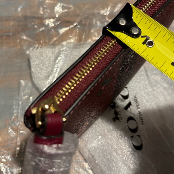 NWT Coach Wristlet Holiday Berries - Picture 12 of 16